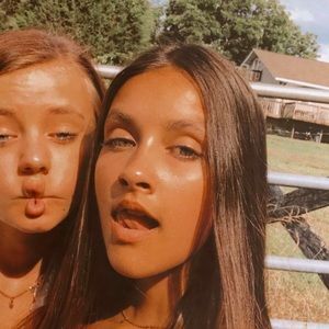 Meet your Posher, Jona